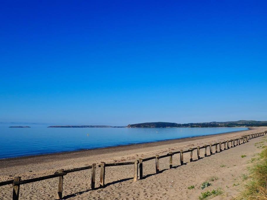 Beach Front Apartment Pwllheli Exteriör bild