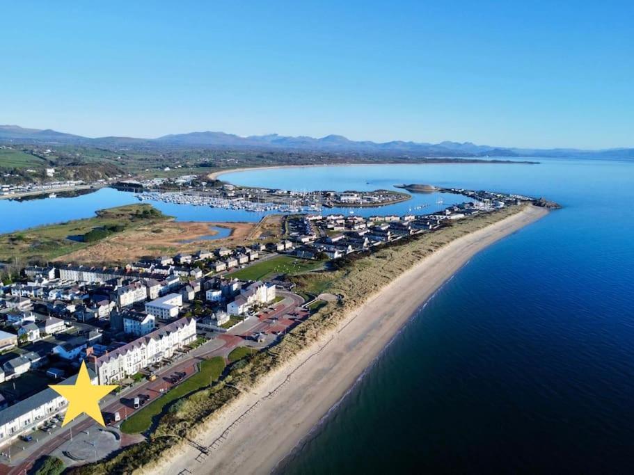 Beach Front Apartment Pwllheli Exteriör bild