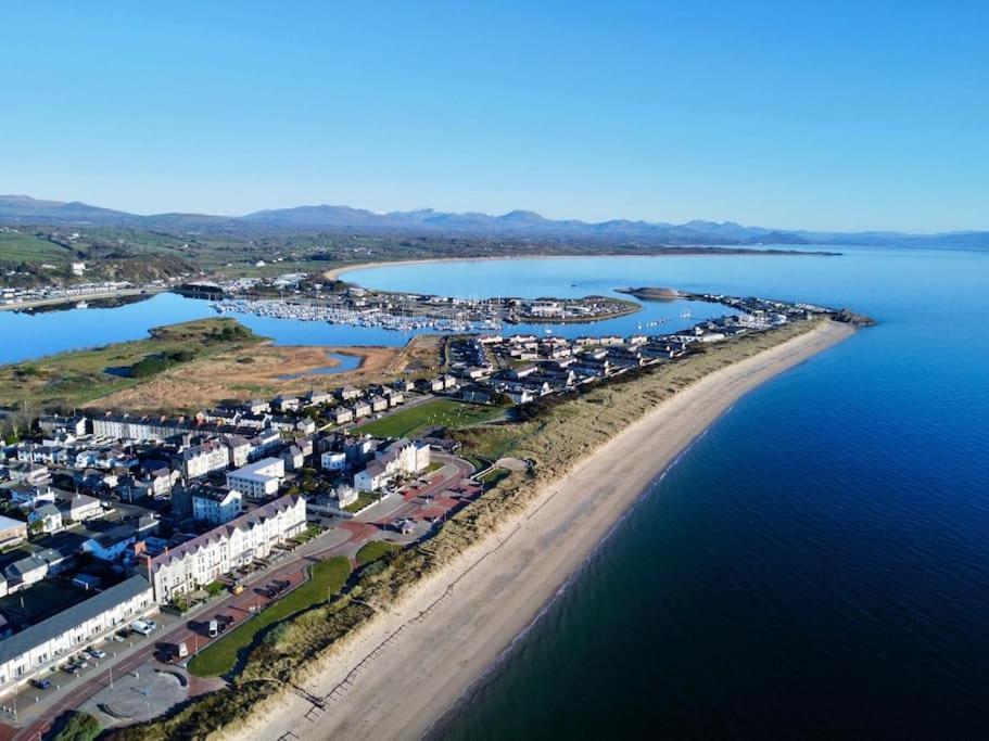 Beach Front Apartment Pwllheli Exteriör bild